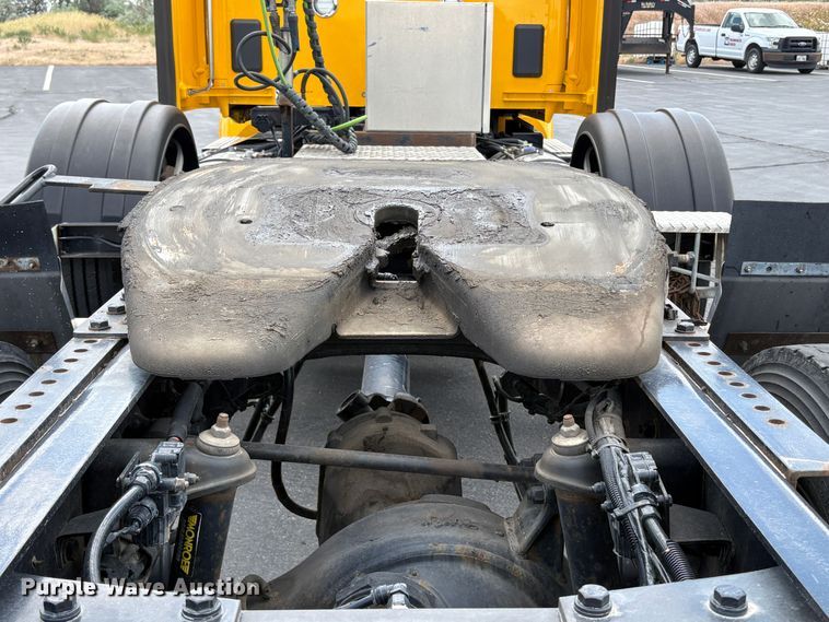 image for item EX0491 2021 Kenworth T680 semi truck