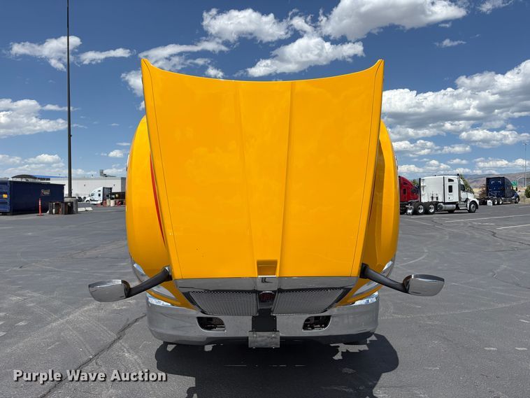 image for item EX0491 2021 Kenworth T680 semi truck