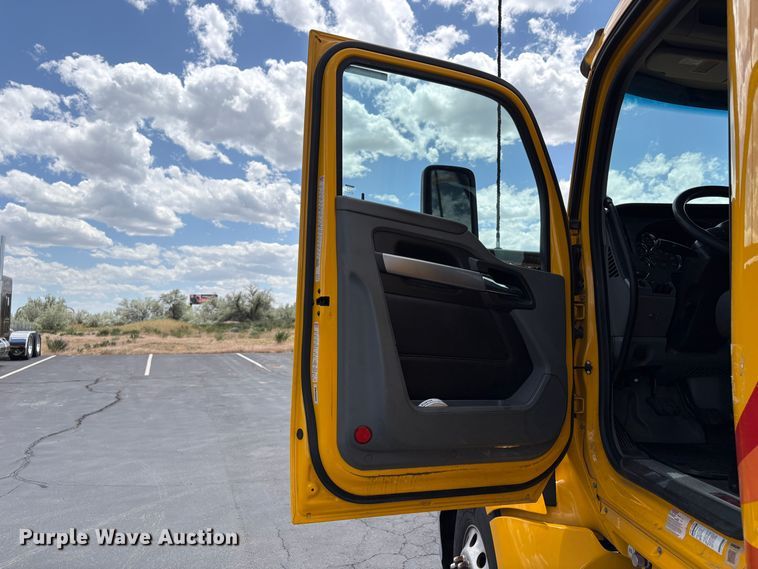 image for item EX0491 2021 Kenworth T680 semi truck