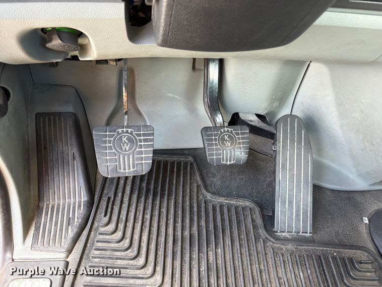 image for item EX0491 2021 Kenworth T680 semi truck