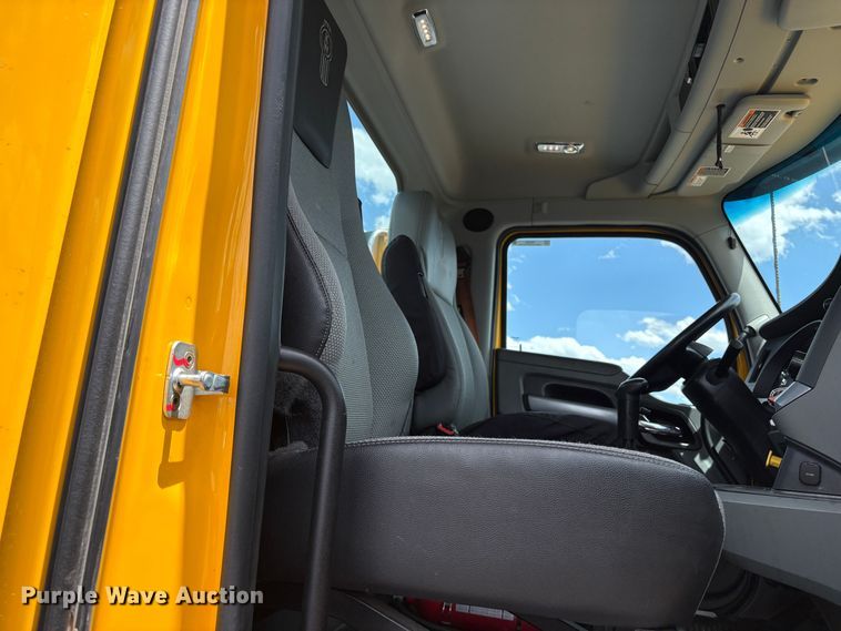 image for item EX0491 2021 Kenworth T680 semi truck