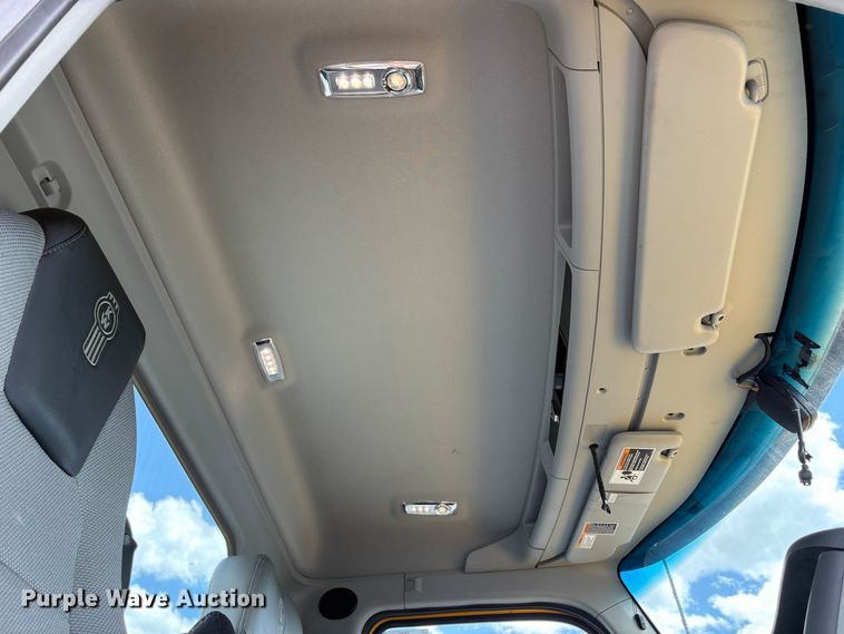 image for item EX0491 2021 Kenworth T680 semi truck
