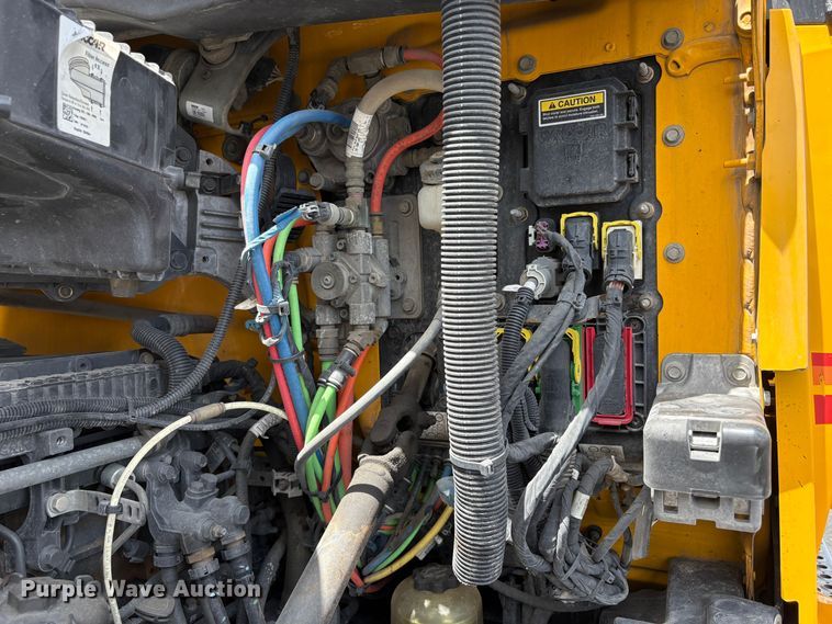 image for item EX0491 2021 Kenworth T680 semi truck