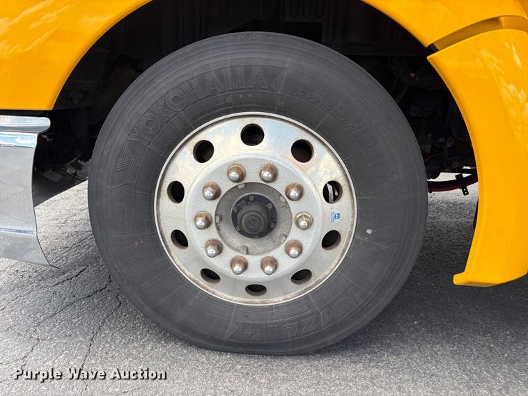 image for item EX0491 2021 Kenworth T680 semi truck