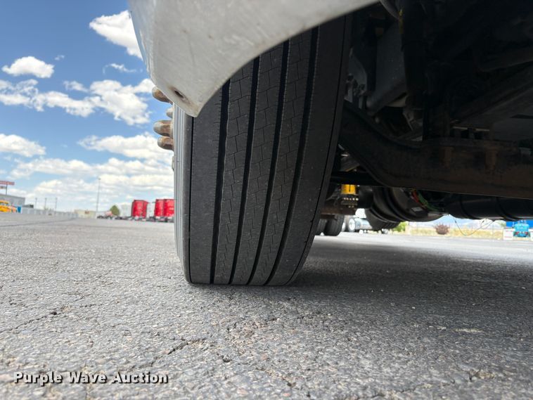 image for item EX0491 2021 Kenworth T680 semi truck