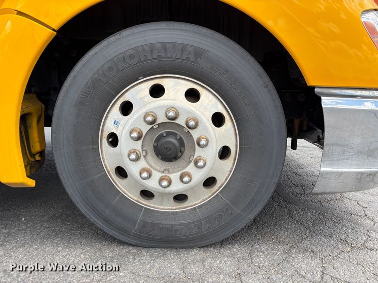 image for item EX0491 2021 Kenworth T680 semi truck