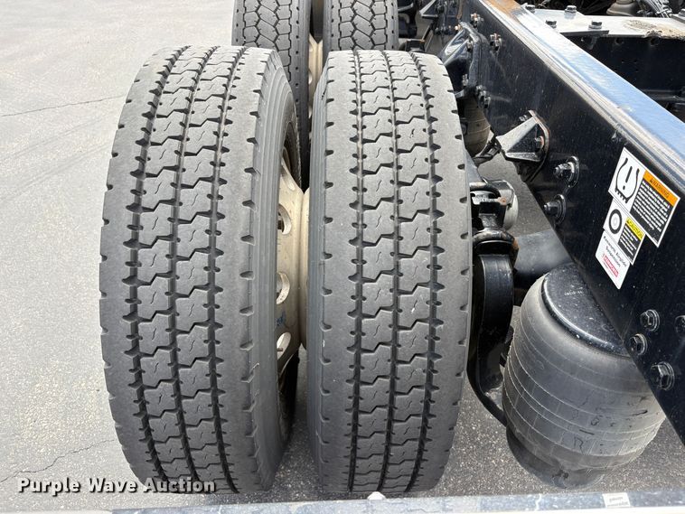 image for item EX0491 2021 Kenworth T680 semi truck