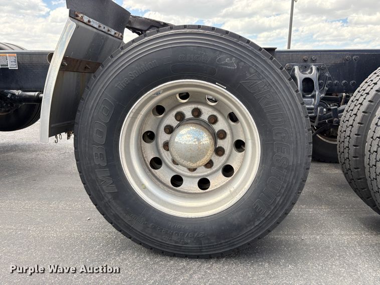 image for item EX0491 2021 Kenworth T680 semi truck