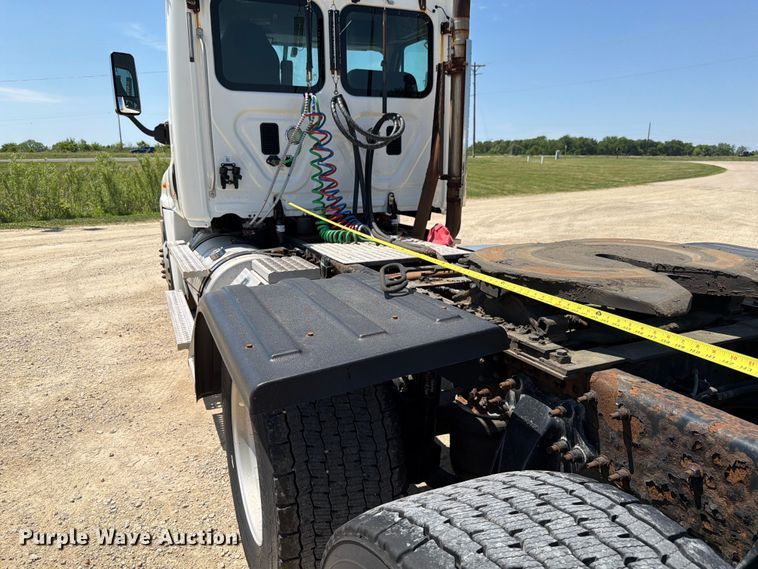 image for item EX4495 2015 Freightliner Cascadia semi truck