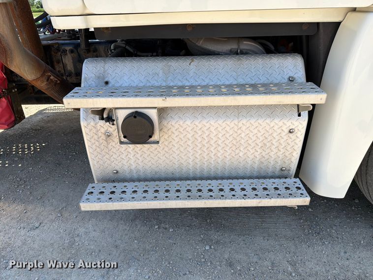 image for item EX4495 2015 Freightliner Cascadia semi truck