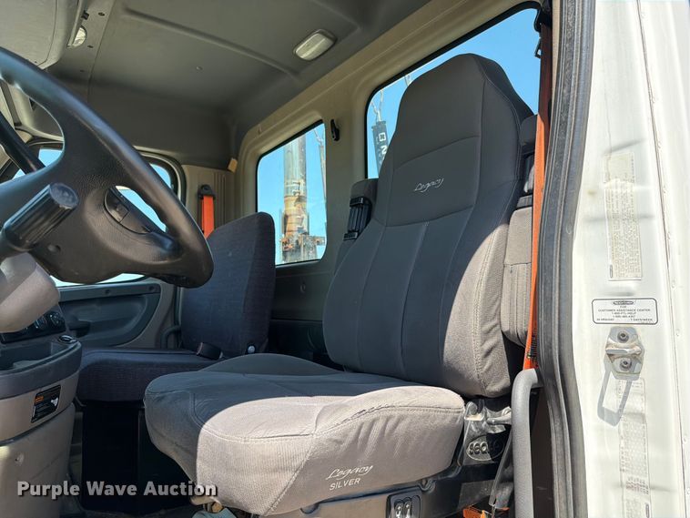 image for item EX4495 2015 Freightliner Cascadia semi truck