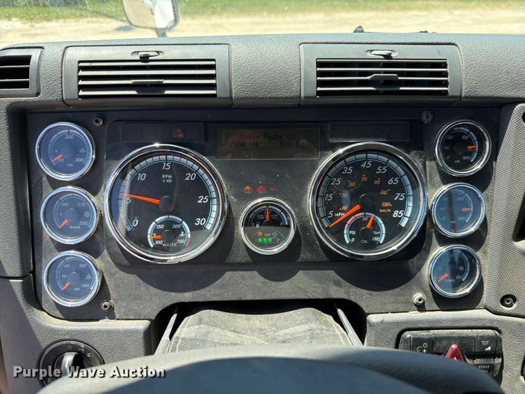 image for item EX4495 2015 Freightliner Cascadia semi truck