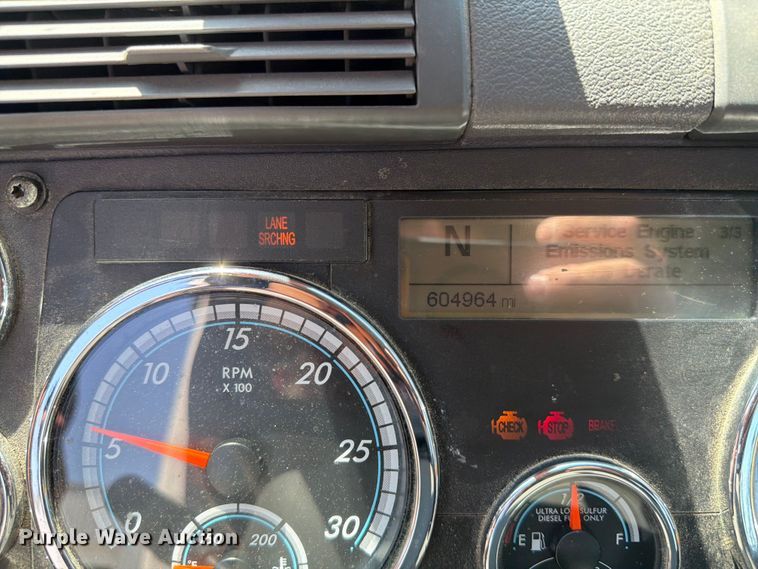 image for item EX4495 2015 Freightliner Cascadia semi truck