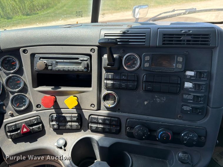 image for item EX4495 2015 Freightliner Cascadia semi truck