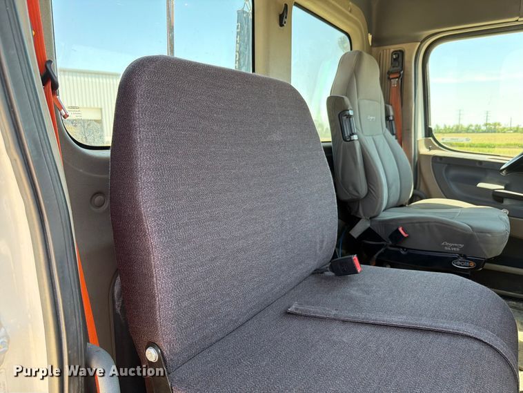 image for item EX4495 2015 Freightliner Cascadia semi truck
