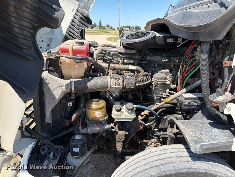 image for item EX4495 2015 Freightliner Cascadia semi truck