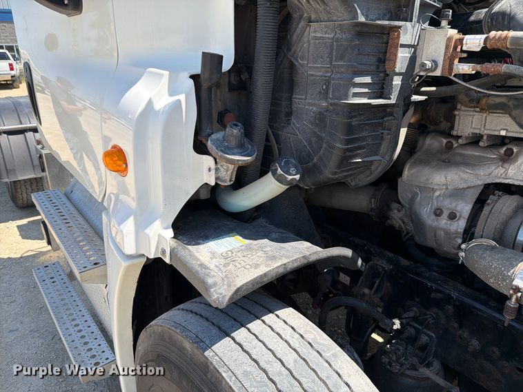image for item EX4495 2015 Freightliner Cascadia semi truck