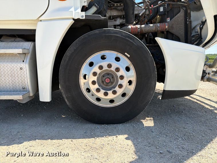 image for item EX4495 2015 Freightliner Cascadia semi truck