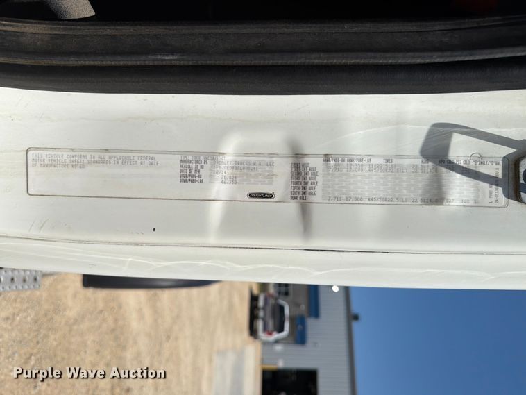 image for item EX4495 2015 Freightliner Cascadia semi truck