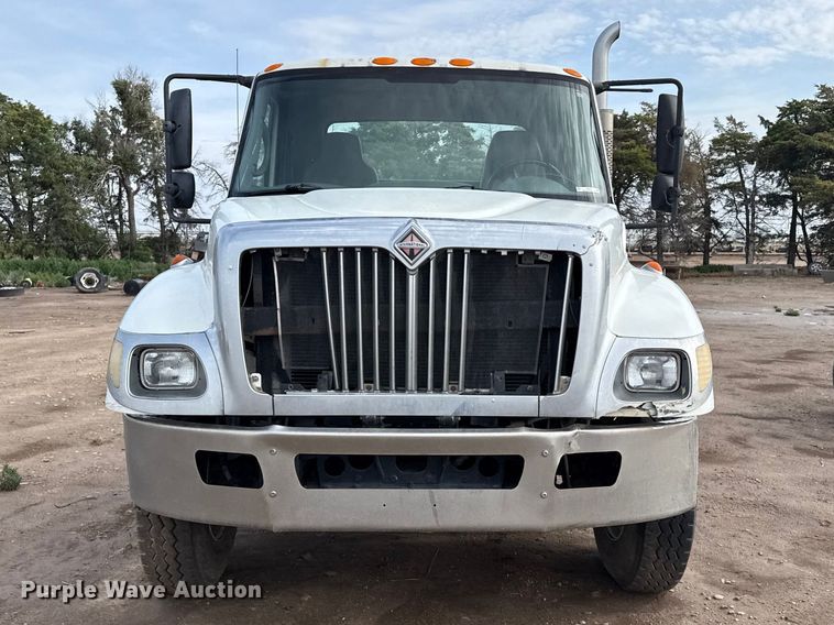 image for item FB6726 2007 International 7400 truck cab and chassis