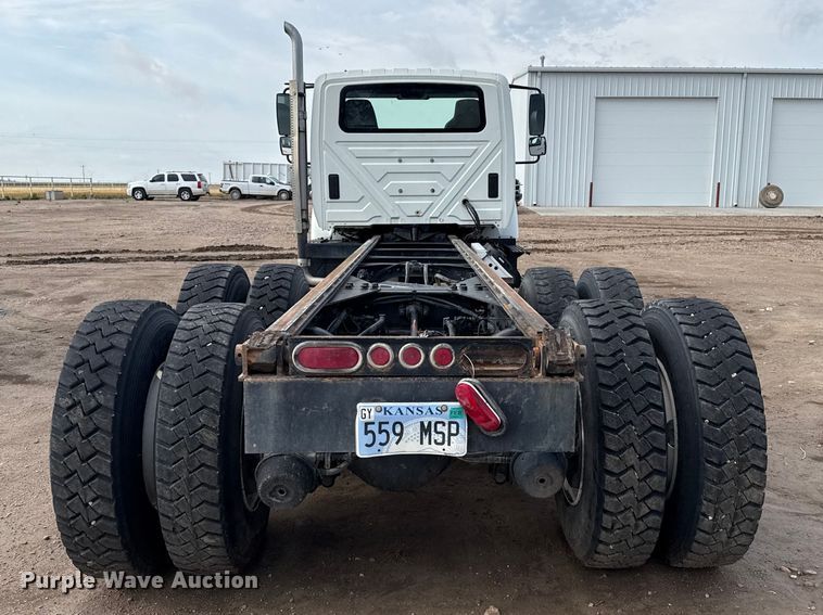 image for item FB6726 2007 International 7400 truck cab and chassis