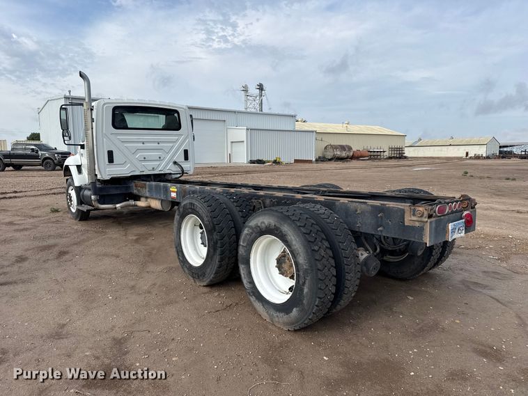 image for item FB6726 2007 International 7400 truck cab and chassis