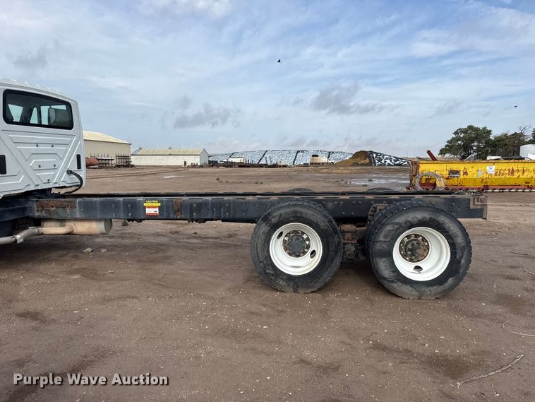 image for item FB6726 2007 International 7400 truck cab and chassis
