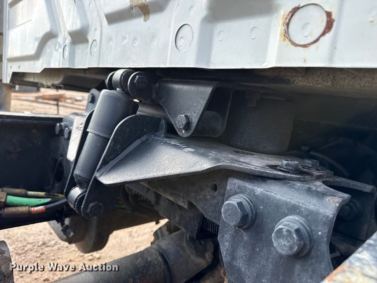 image for item FB6726 2007 International 7400 truck cab and chassis