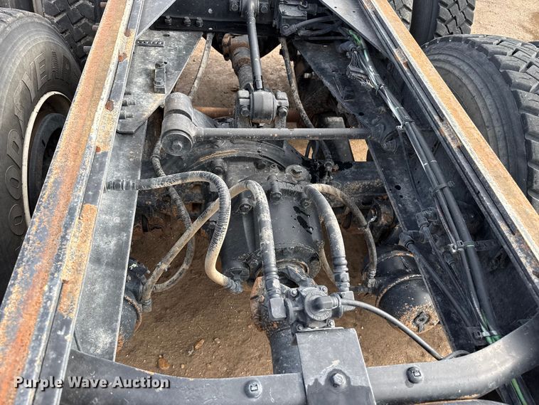 image for item FB6726 2007 International 7400 truck cab and chassis