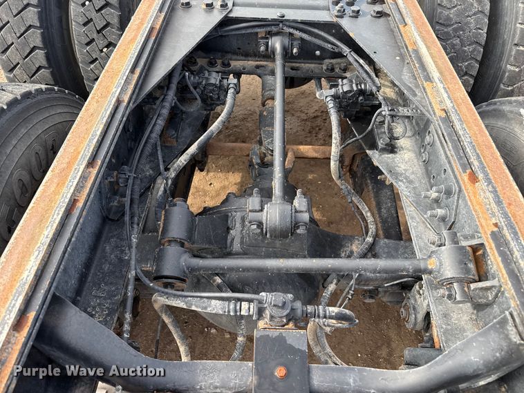 image for item FB6726 2007 International 7400 truck cab and chassis