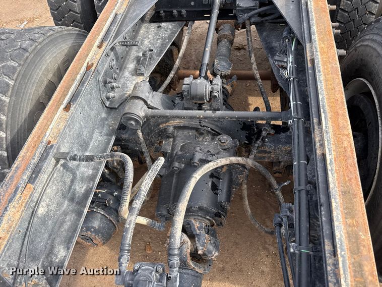 image for item FB6726 2007 International 7400 truck cab and chassis