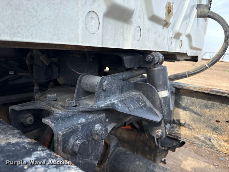 image for item FB6726 2007 International 7400 truck cab and chassis