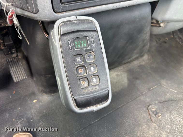 image for item FB6726 2007 International 7400 truck cab and chassis