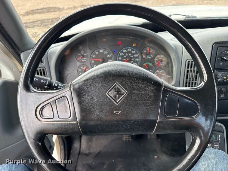 image for item FB6726 2007 International 7400 truck cab and chassis