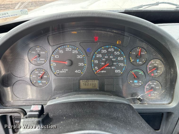 image for item FB6726 2007 International 7400 truck cab and chassis