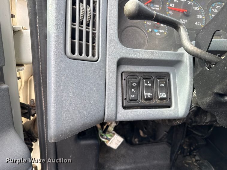 image for item FB6726 2007 International 7400 truck cab and chassis