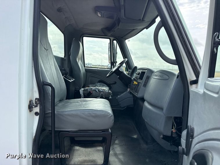 image for item FB6726 2007 International 7400 truck cab and chassis