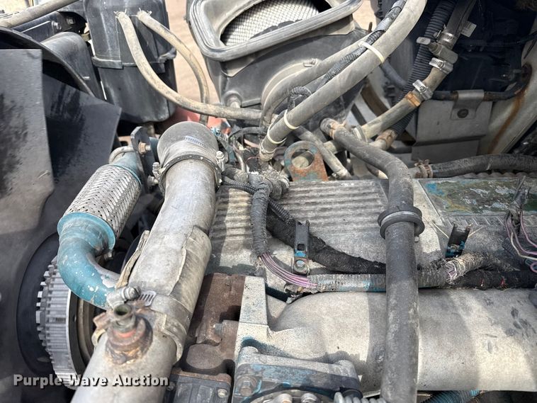 image for item FB6726 2007 International 7400 truck cab and chassis