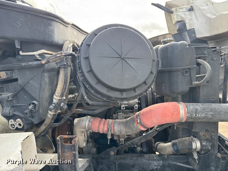 image for item FB6726 2007 International 7400 truck cab and chassis