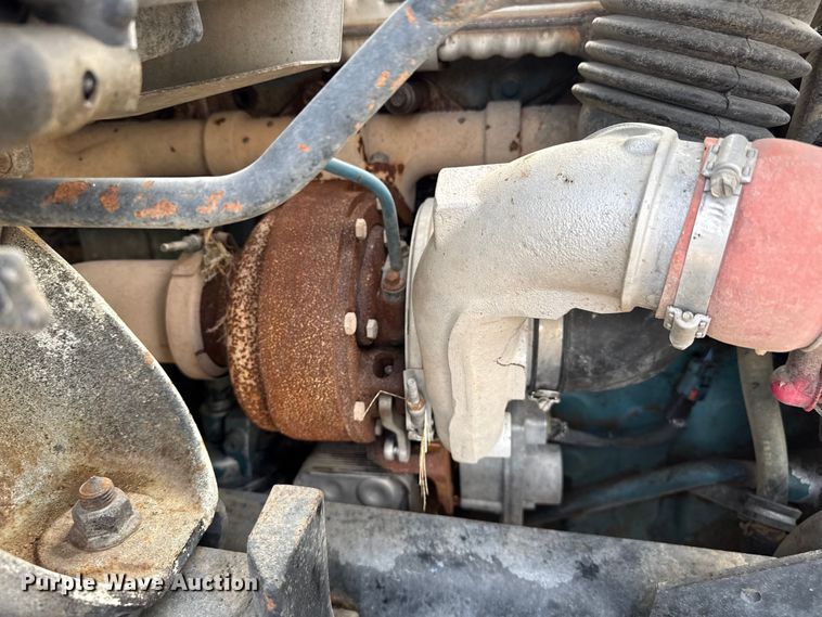 image for item FB6726 2007 International 7400 truck cab and chassis