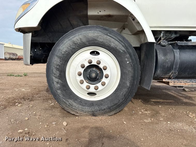 image for item FB6726 2007 International 7400 truck cab and chassis