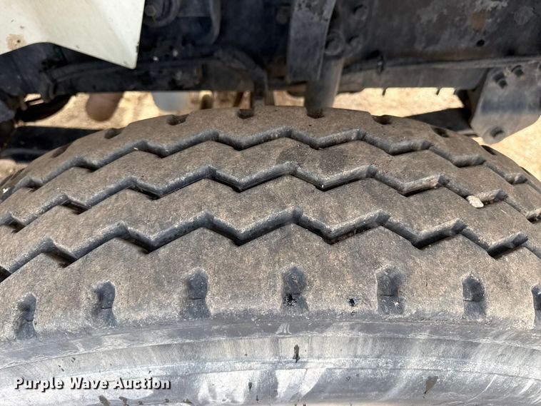image for item FB6726 2007 International 7400 truck cab and chassis