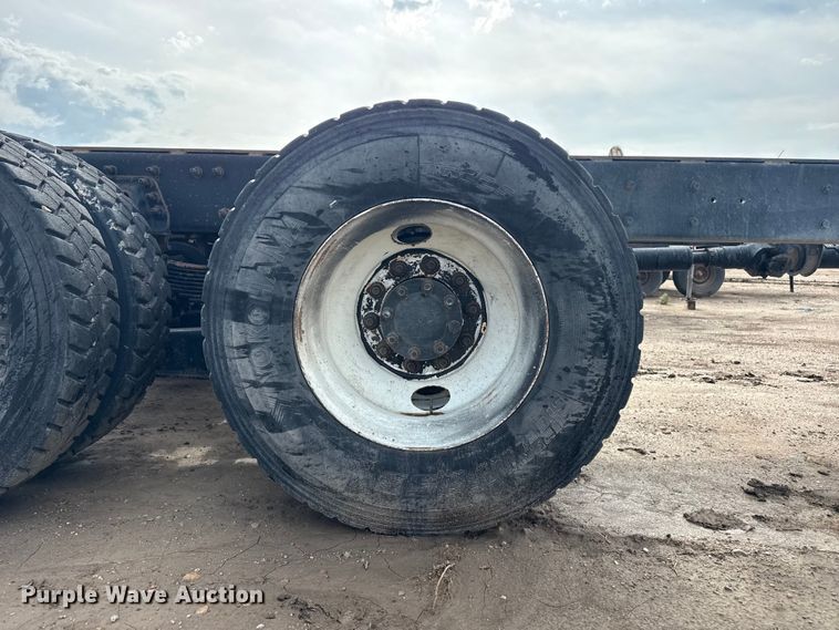 image for item FB6726 2007 International 7400 truck cab and chassis