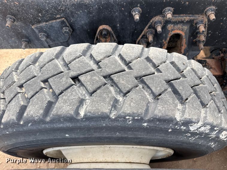 image for item FB6726 2007 International 7400 truck cab and chassis