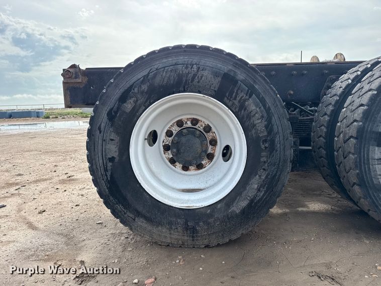 image for item FB6726 2007 International 7400 truck cab and chassis