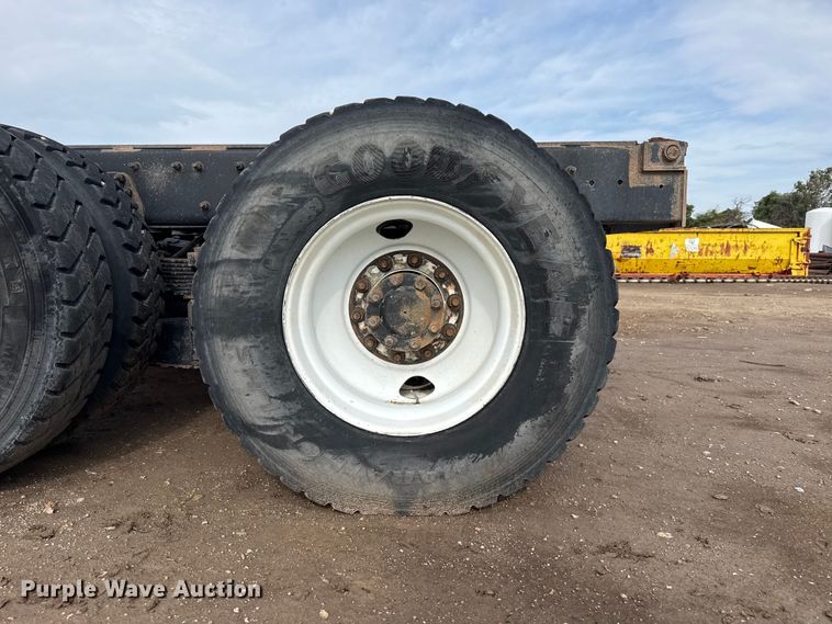 image for item FB6726 2007 International 7400 truck cab and chassis