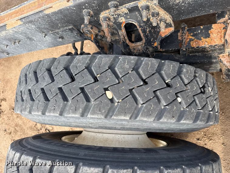 image for item FB6726 2007 International 7400 truck cab and chassis