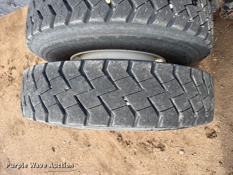 image for item FB6726 2007 International 7400 truck cab and chassis