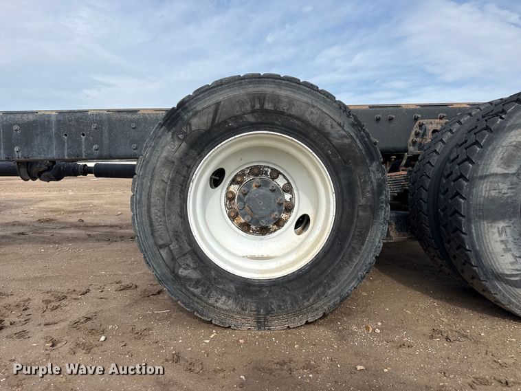 image for item FB6726 2007 International 7400 truck cab and chassis