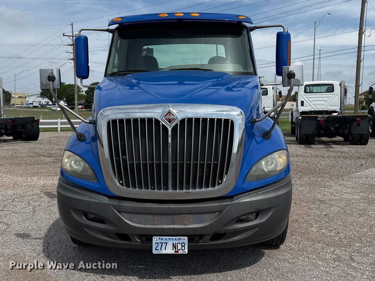 image for item FB6728 2010 International Prostar Premium semi truck